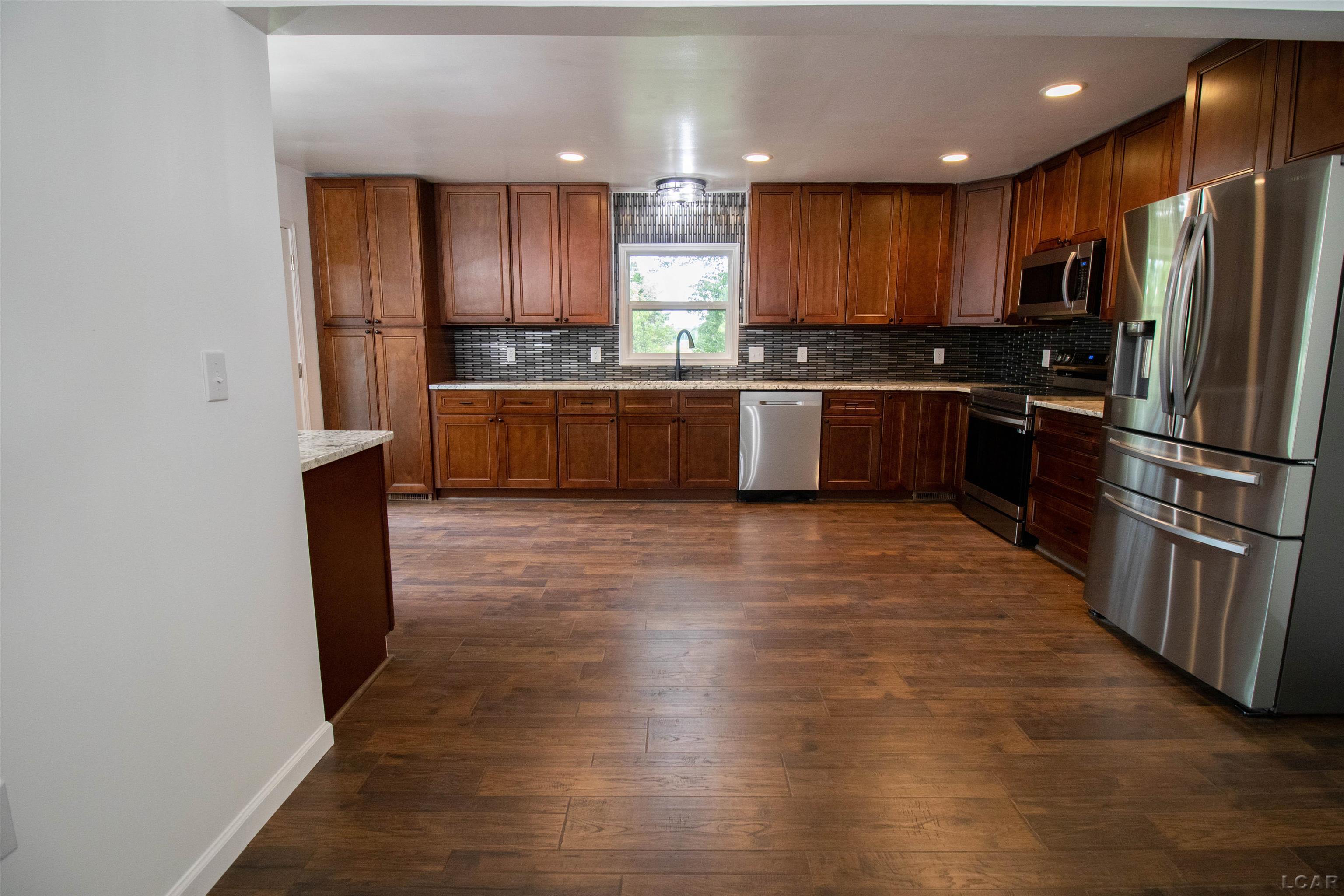 2121 East Carleton Road Adrian, MI 49221 - Photo 17 of 40 50085642-16.JPG