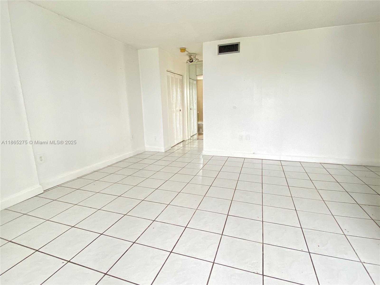 1655 West 44th Place, Unit 511 Hialeah, FL 33012 - Photo 6 of 14