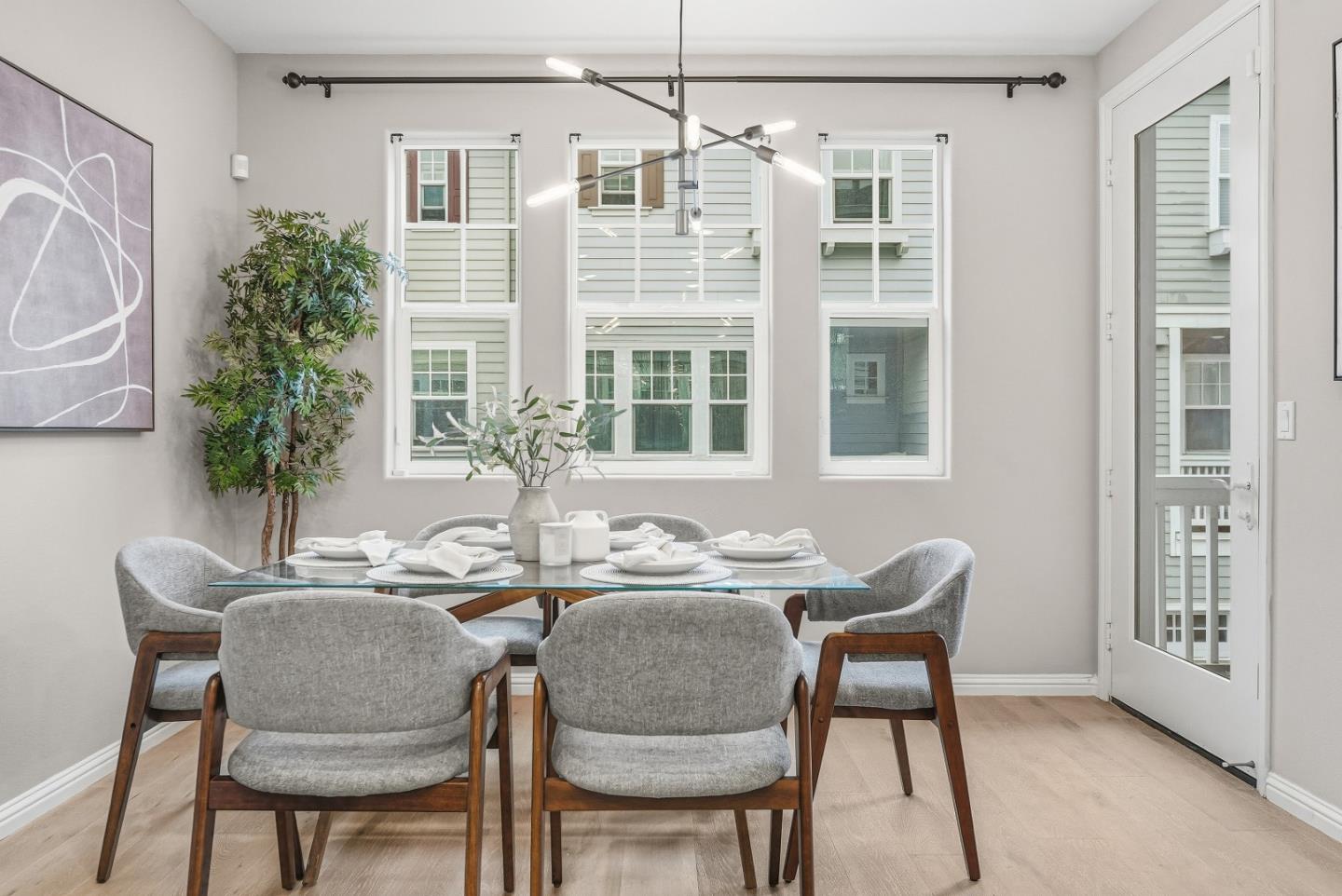 346 Circuit Way Mountain View, CA 94043 - Photo 12 of 65