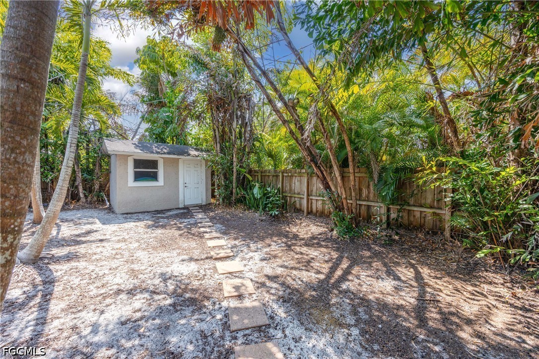 856 104th Avenue North Naples, FL 34108 - Photo 21 of 35 a backyard of a house with lots of green space