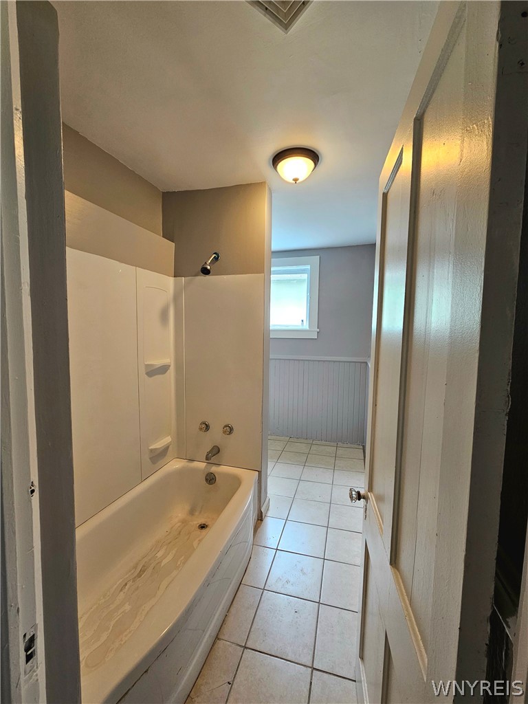 102 17th Street Buffalo, NY 14213 - Photo 7 of 10