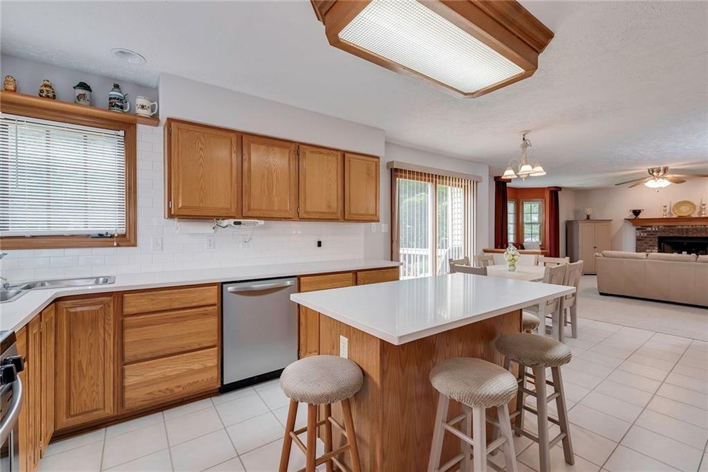 379 Cobblestone Circle McKees Rocks, PA 15136 - Photo 6 of 25