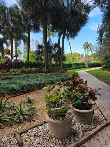 $2,475 | 18151 Northeast 31st Court, Unit 2009, Aventura, FL 33160