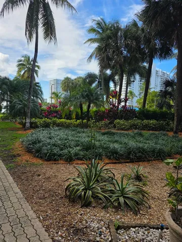 $2,475 | 18151 Northeast 31st Court, Unit 2009, Aventura, FL 33160