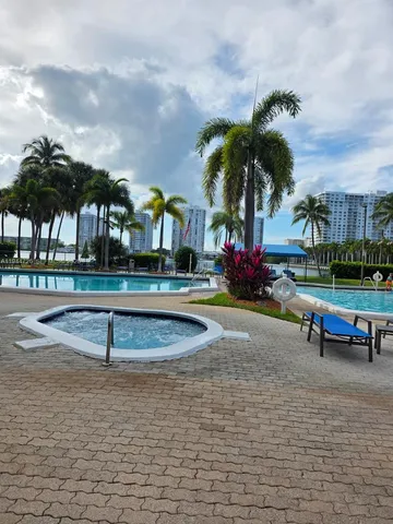 $2,475 | 18151 Northeast 31st Court, Unit 2009, Aventura, FL 33160