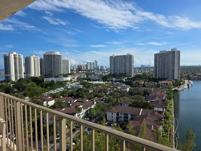 $2,475 | 18151 Northeast 31st Court, Unit 2009, Aventura, FL 33160