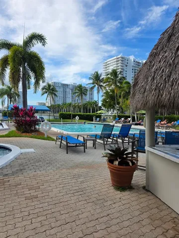 $2,475 | 18151 Northeast 31st Court, Unit 2009, Aventura, FL 33160