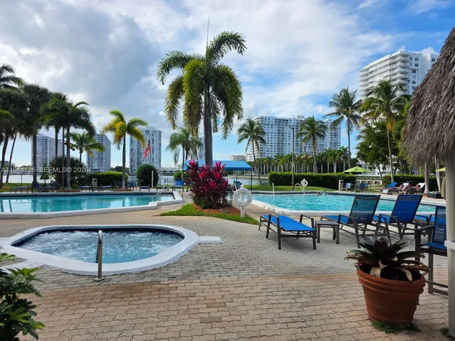 $2,475 | 18151 Northeast 31st Court, Unit 2009, Aventura, FL 33160