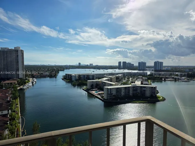 $2,475 | 18151 Northeast 31st Court, Unit 2009, Aventura, FL 33160