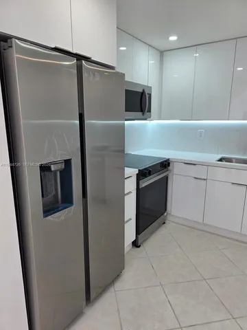 $2,475 | 18151 Northeast 31st Court, Unit 2009, Aventura, FL 33160