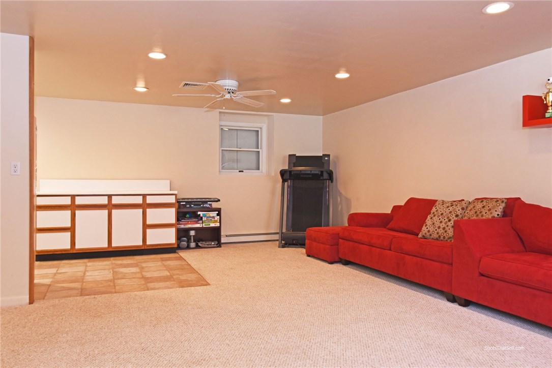 131 Mohawk Trail Cranston, RI 02921 - Photo 18 of 30 Gallery Image 18