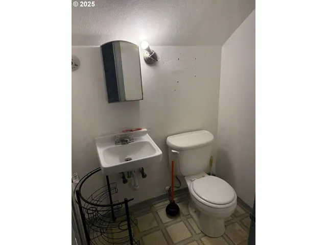 $999,000 | 1293 State Highway 99 North, Eugene, OR 97402