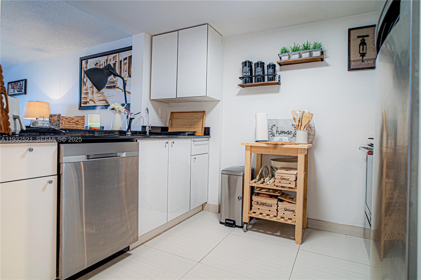 6801 Harding Avenue, Unit 301 Miami Beach, FL 33141 - Photo 4 of 18