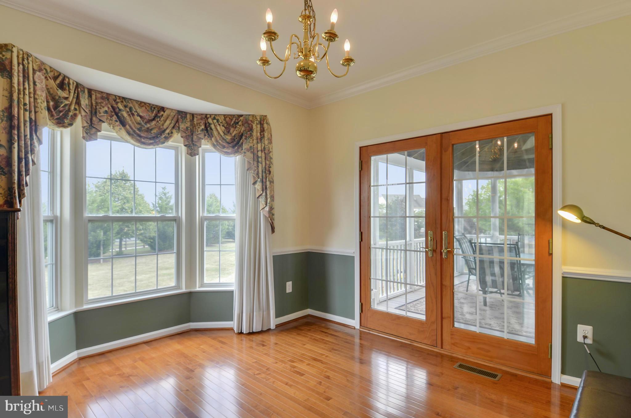19500 Conlon Court Poolesville, MD 20837 - Photo 11 of 29 Dining Room