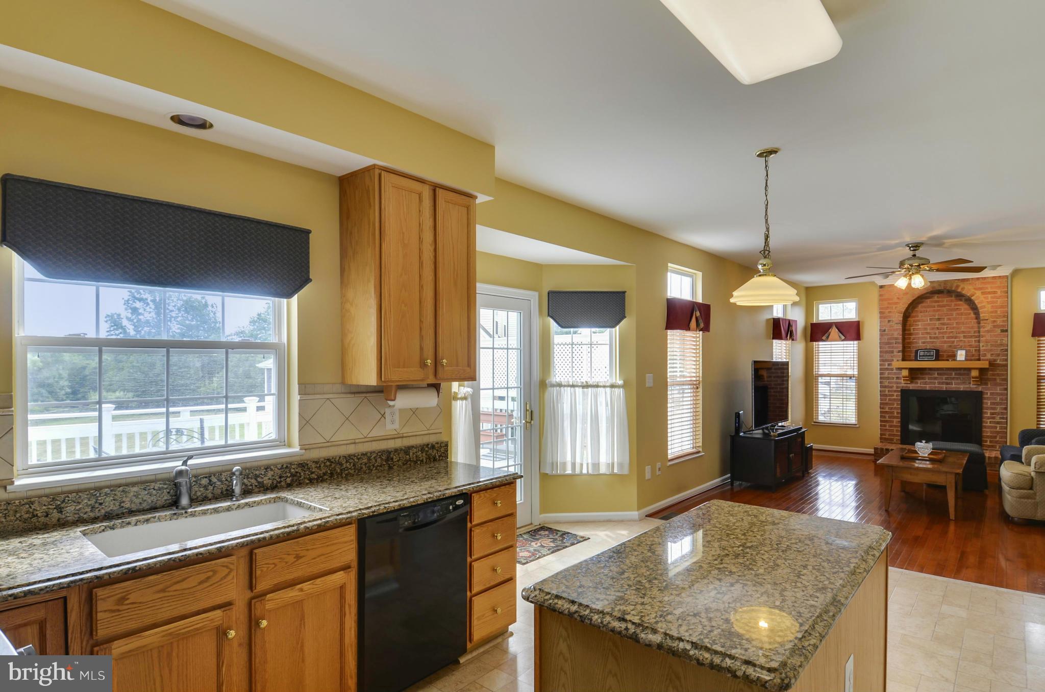 19500 Conlon Court Poolesville, MD 20837 - Photo 14 of 29 Kitchen
