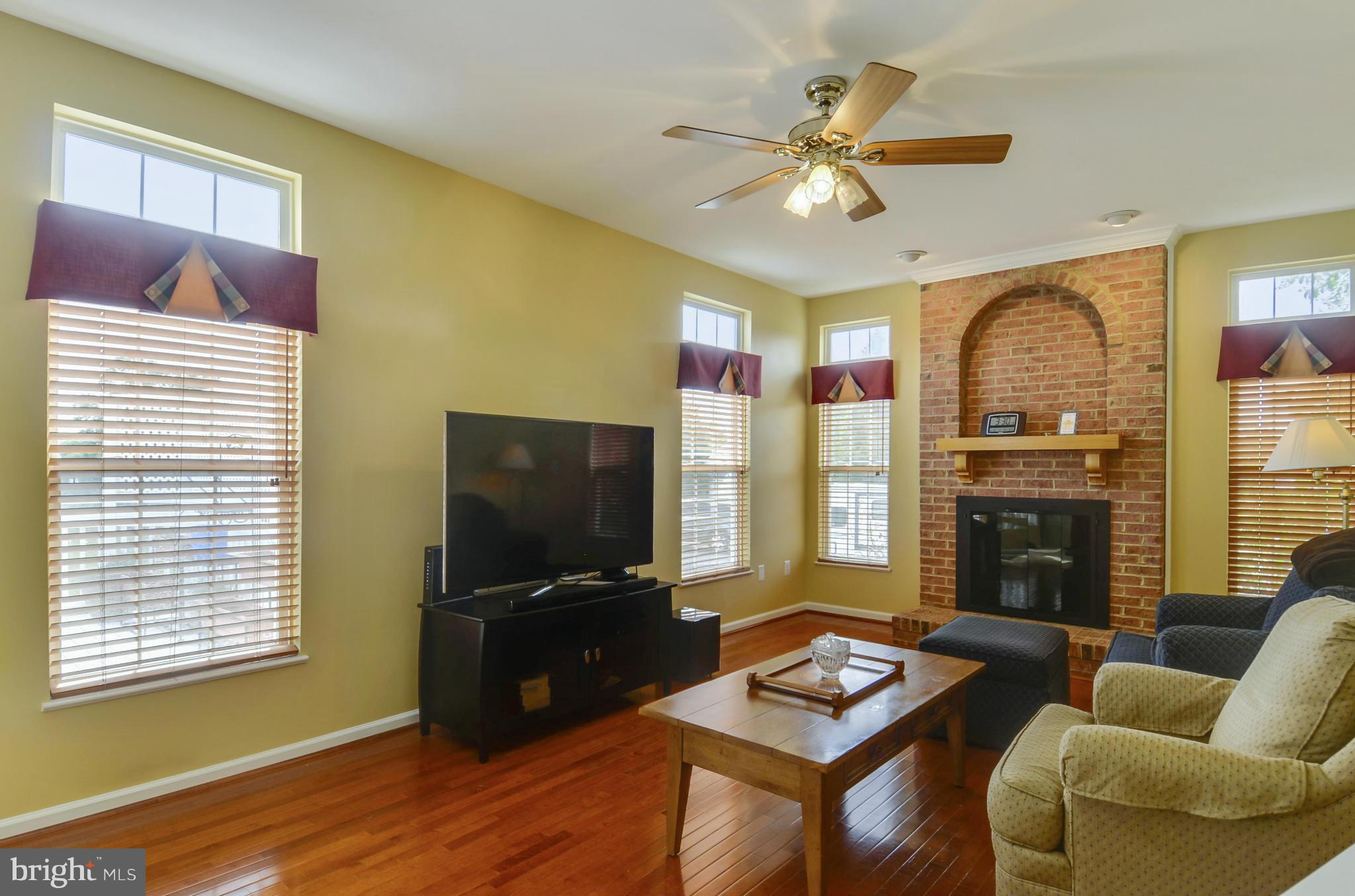 19500 Conlon Court Poolesville, MD 20837 - Photo 16 of 29 Family Room