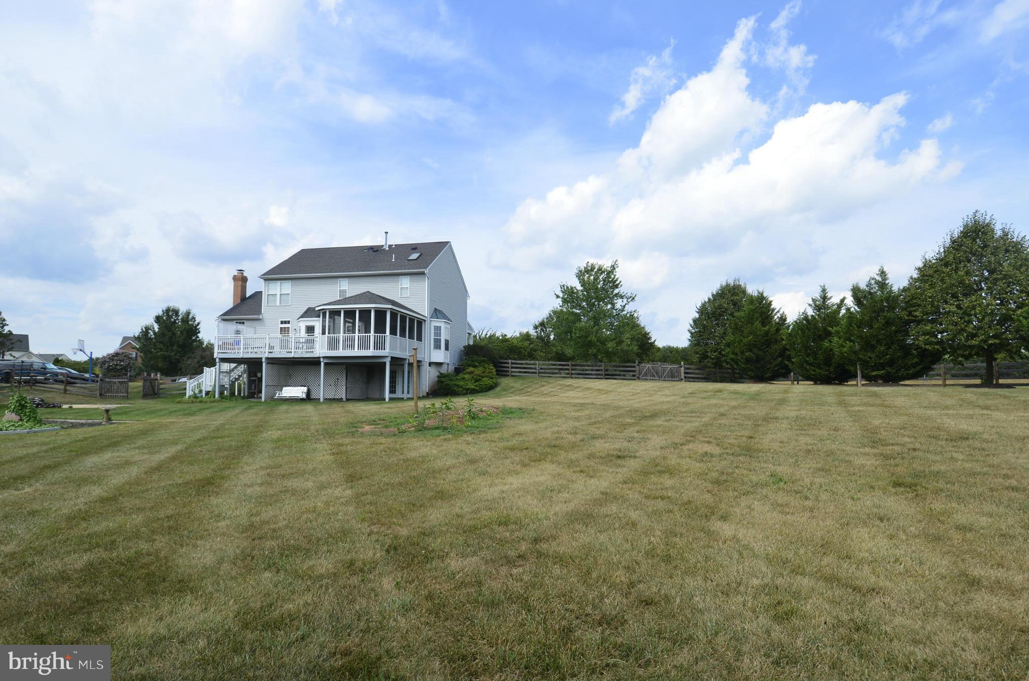 19500 Conlon Court Poolesville, MD 20837 - Photo 4 of 29 Exterior (Rear)