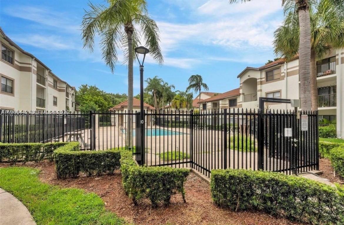 570 South Park Road, Unit 126 Hollywood, FL 33021 - Photo 9 of 54