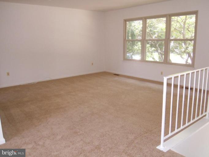 9325 Oak White Road Nottingham, MD 21236 - Photo 11 of 21 Living Room