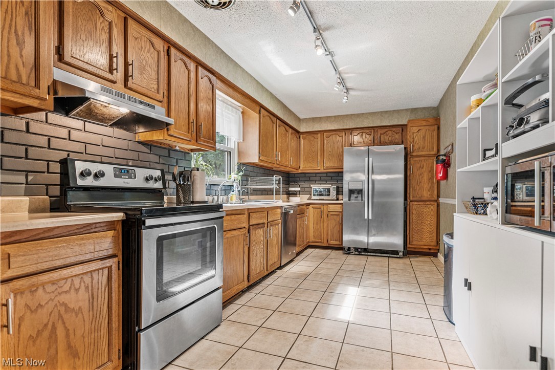 243 South Miller Road Akron, OH 44313 - Photo 11 of 19 Spacious kitchen.