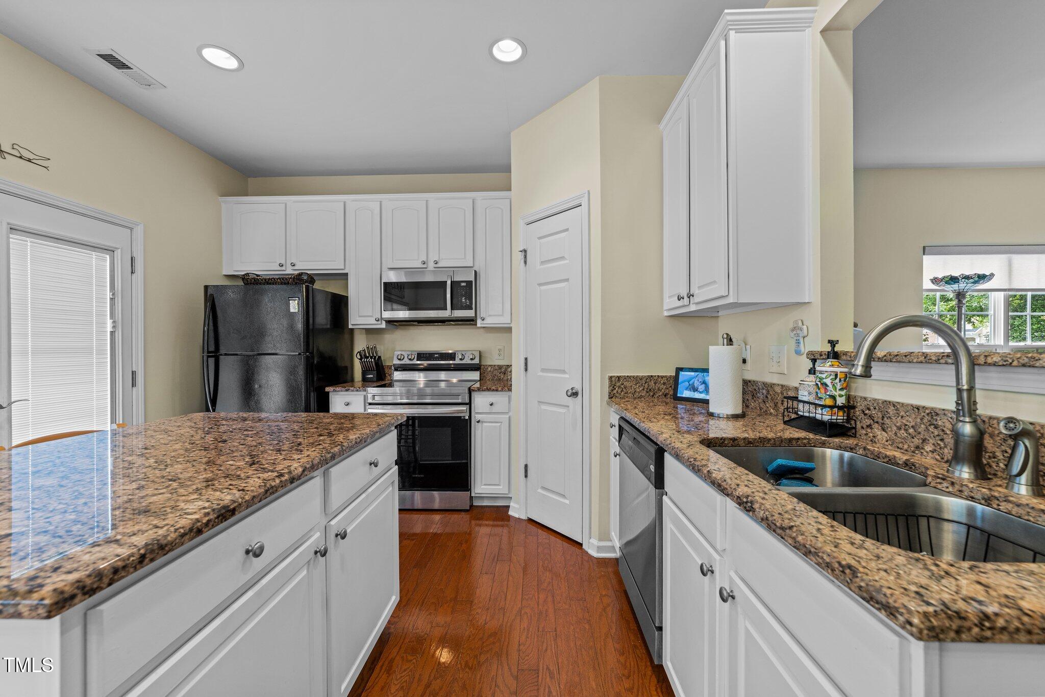 2950 Settle In Lane Raleigh, NC 27614 - Photo 11 of 32 13-web-or-mls-3D5A9377