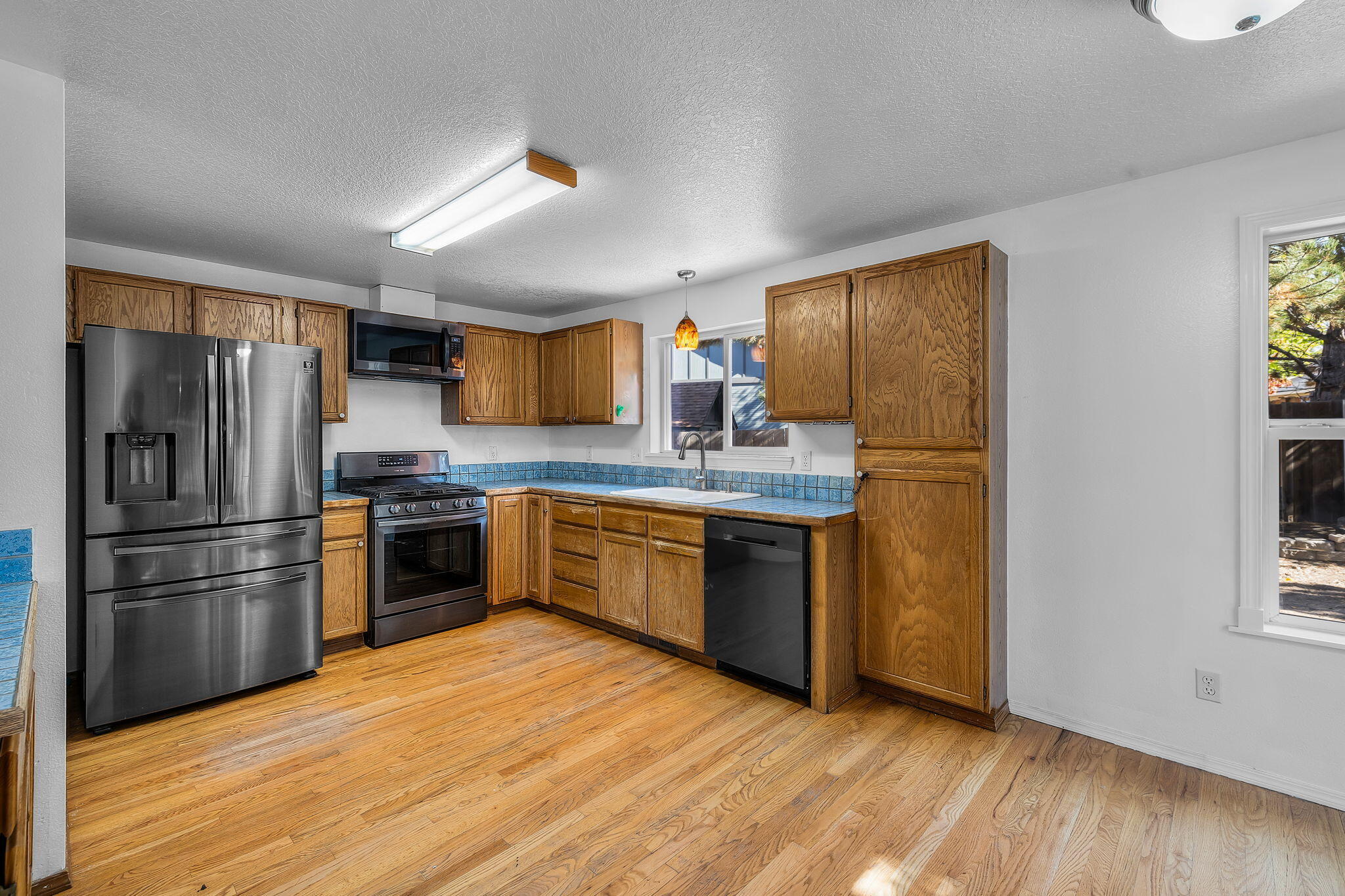 3025 Northeast Raleigh Court Bend, OR 97701 - Photo 10 of 34 Kitchen