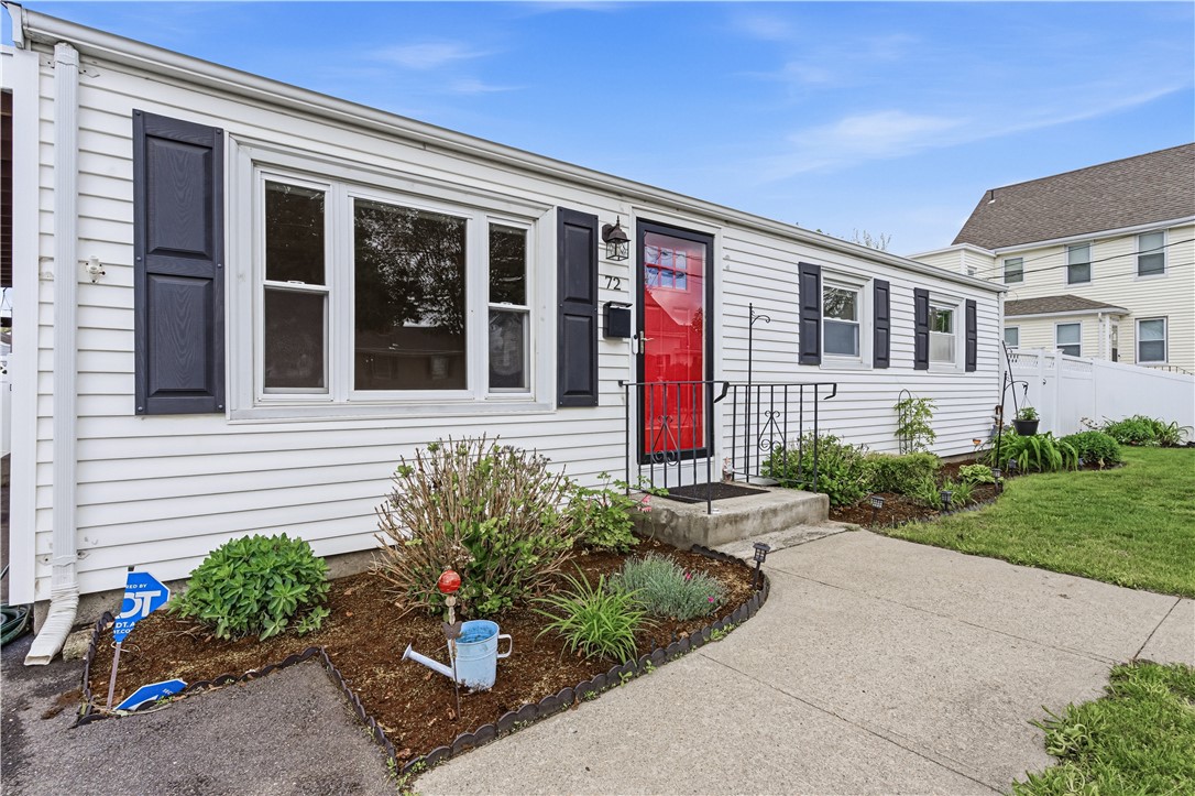 72 Julian Street Pawtucket, RI 02861 - Photo 2 of 30