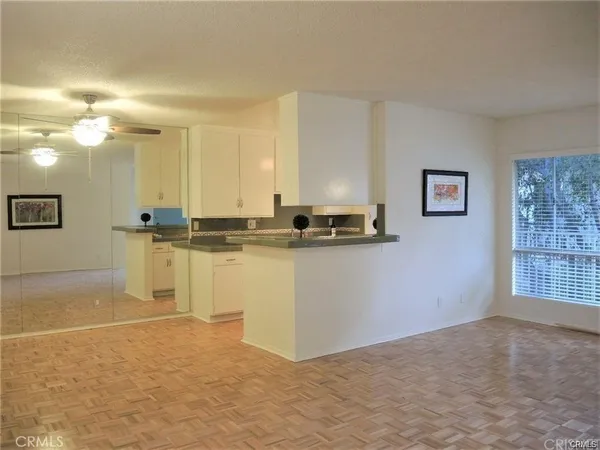 $2,595 | 5320 Zelzah Avenue, Unit 314, Encino, CA 91316