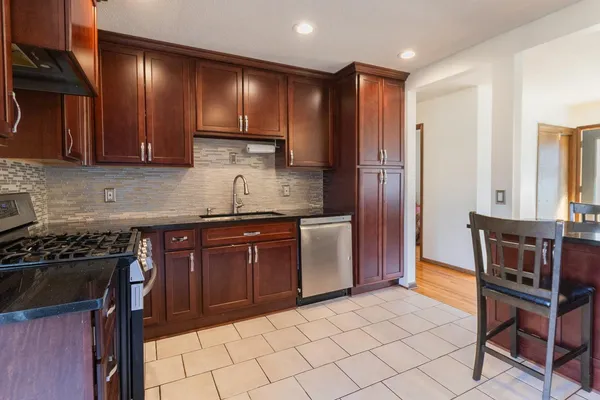 $374,900 | 112020 Faber Lane, Chaska, MN 55318
