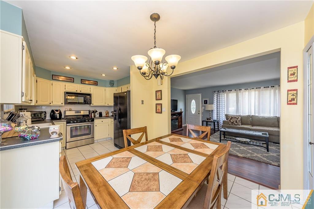 12 Glen Road Howell, NJ 07731 - Photo 6 of 25 Gallery Image 6