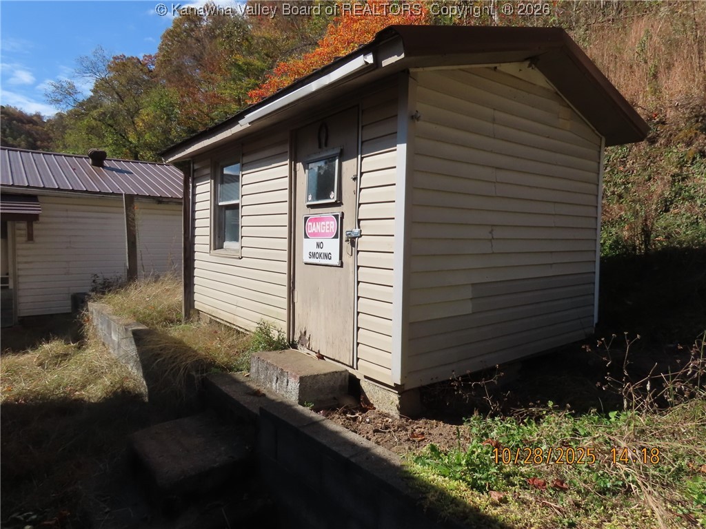 2826 Lens Creek Road Hernshaw, WV 25107 - Photo 6 of 16 Gallery Image 6