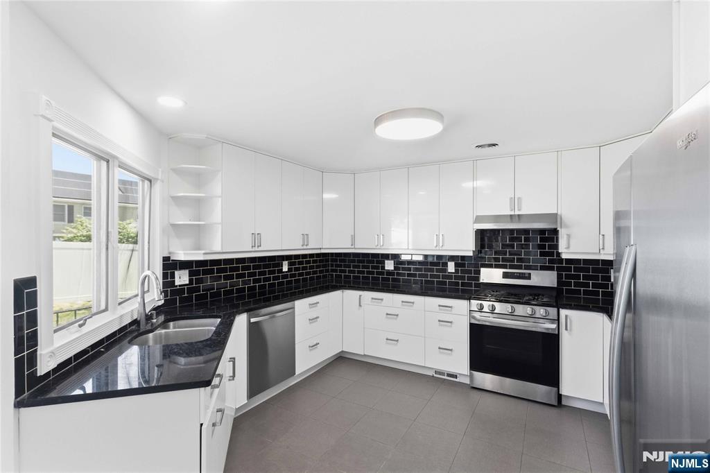 131 Haase Avenue Paramus, NJ 07652 - Photo 12 of 50