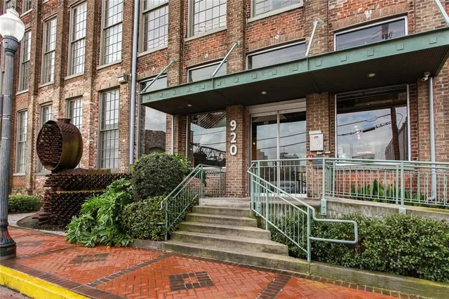 $2,800 | 920 Poeyfarre Street, Unit 320, New Orleans, LA 70130