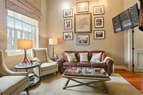 $2,800 | 920 Poeyfarre Street, Unit 320, New Orleans, LA 70130