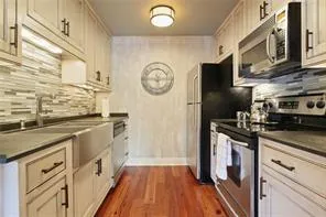 $2,800 | 920 Poeyfarre Street, Unit 320, New Orleans, LA 70130