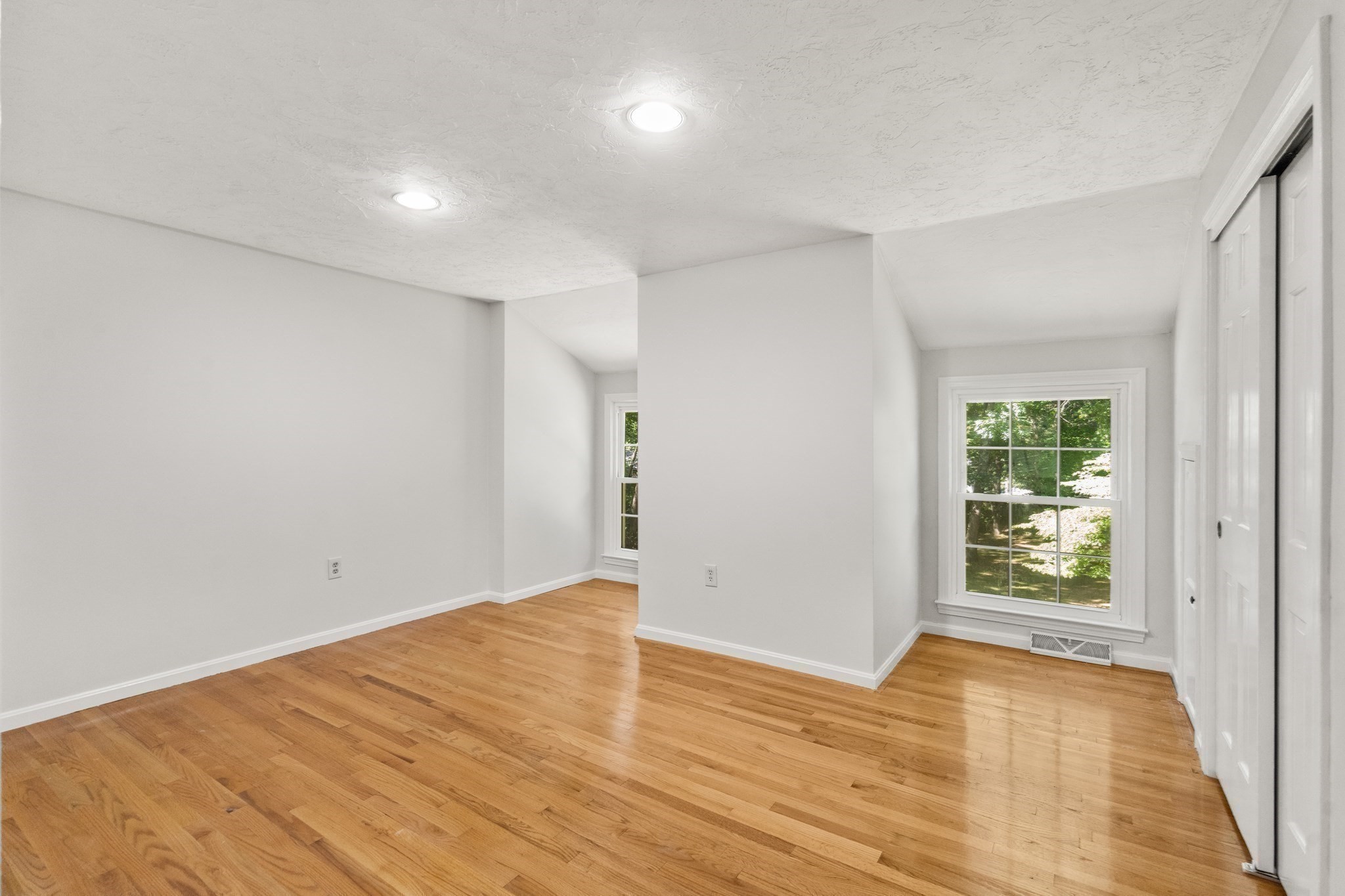 942 Salem End Road Framingham, MA 01702 - Photo 17 of 30 Gallery Image 17