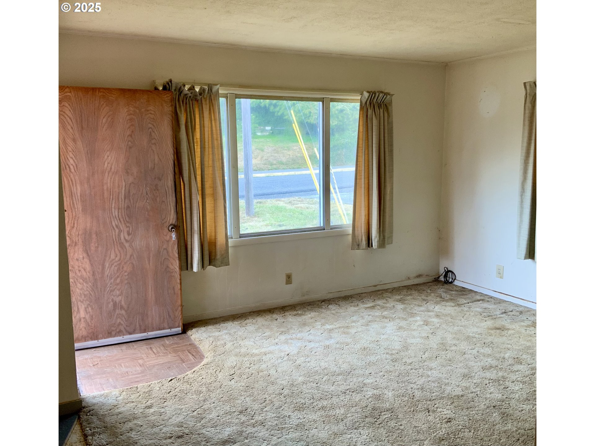 94280 Leith Road Gold Beach, OR 97444 - Photo 8 of 18 Living Room