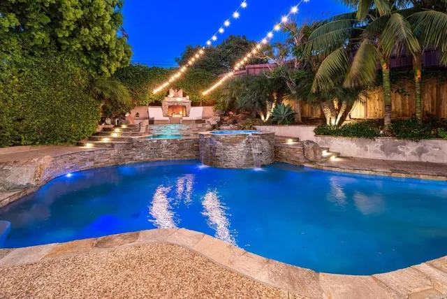a view of a yard with a fountain