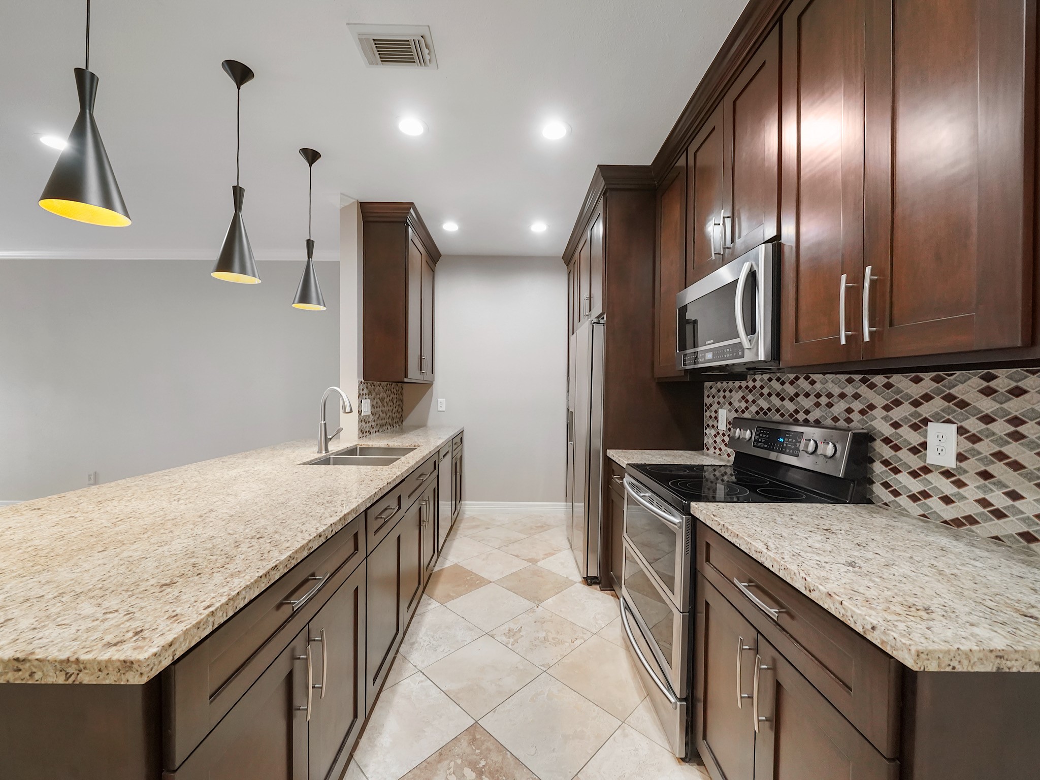 6000 Reims Road, Unit 2205 Houston, TX 77036 - Photo 9 of 35 Expansive countertops offering plenty of workspace.