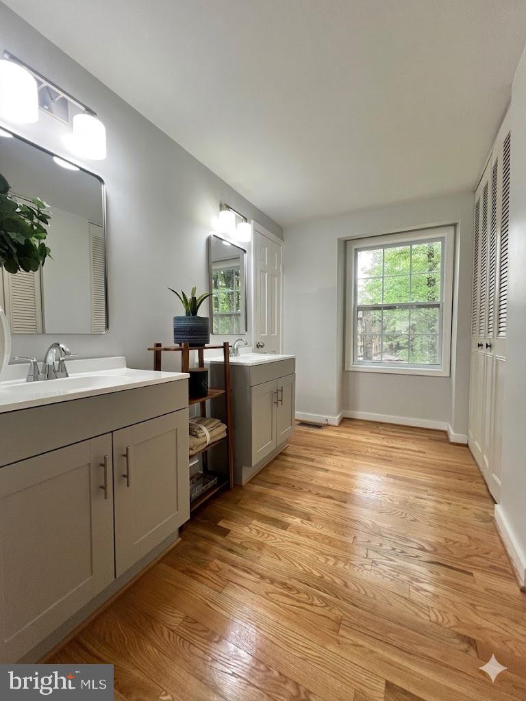 2283 Dosinia Court Reston, VA 20191 - Photo 16 of 27 Master Bathroom