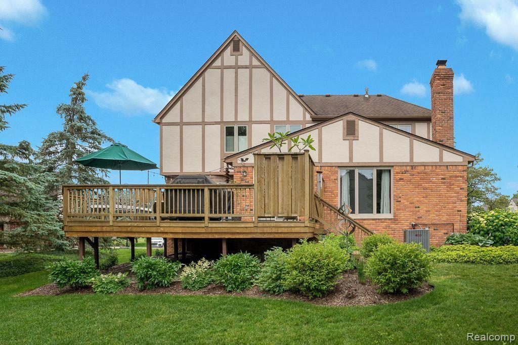 2072 Ridgefield Court Rochester Hills, MI 48306 - Photo 3 of 41