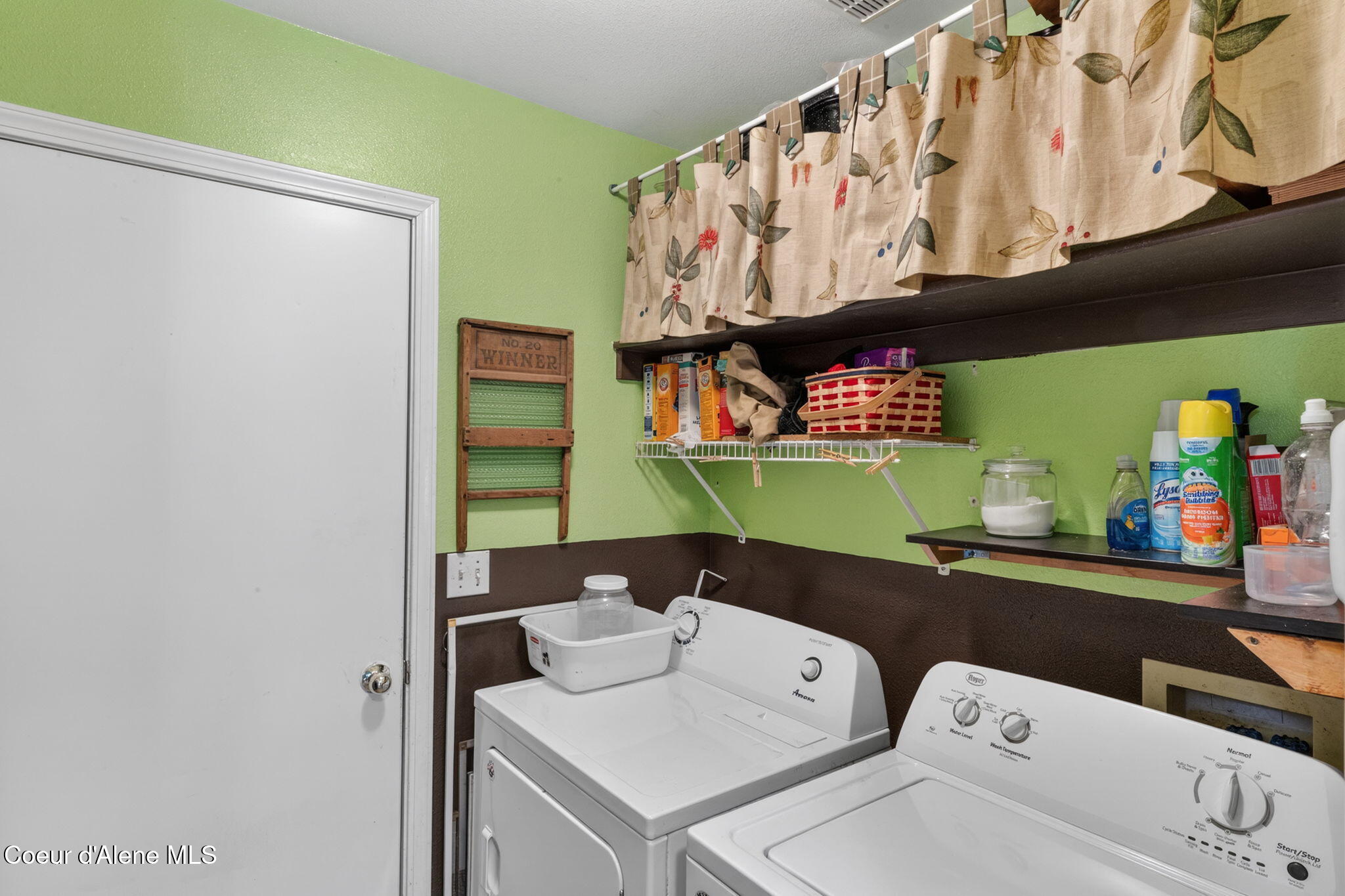 701 South Pleasant View Road Post Falls, ID 83854 - Photo 23 of 30 Laundry room