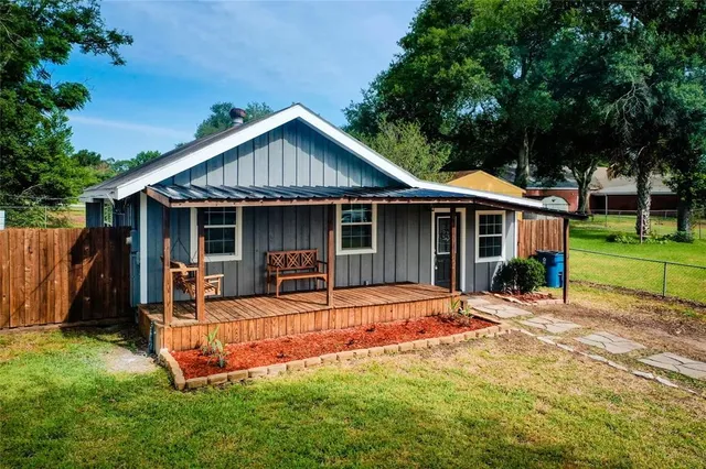 $1,750 | 426 North Holland Street, Bellville, TX 77418