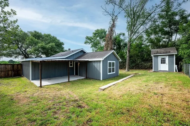 $1,750 | 426 North Holland Street, Bellville, TX 77418