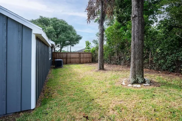 $1,750 | 426 North Holland Street, Bellville, TX 77418