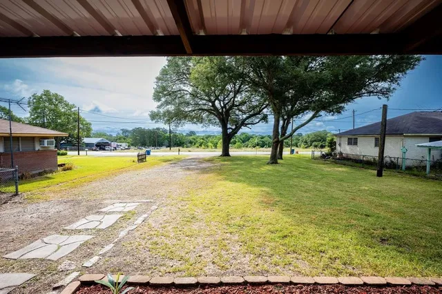 $1,750 | 426 North Holland Street, Bellville, TX 77418