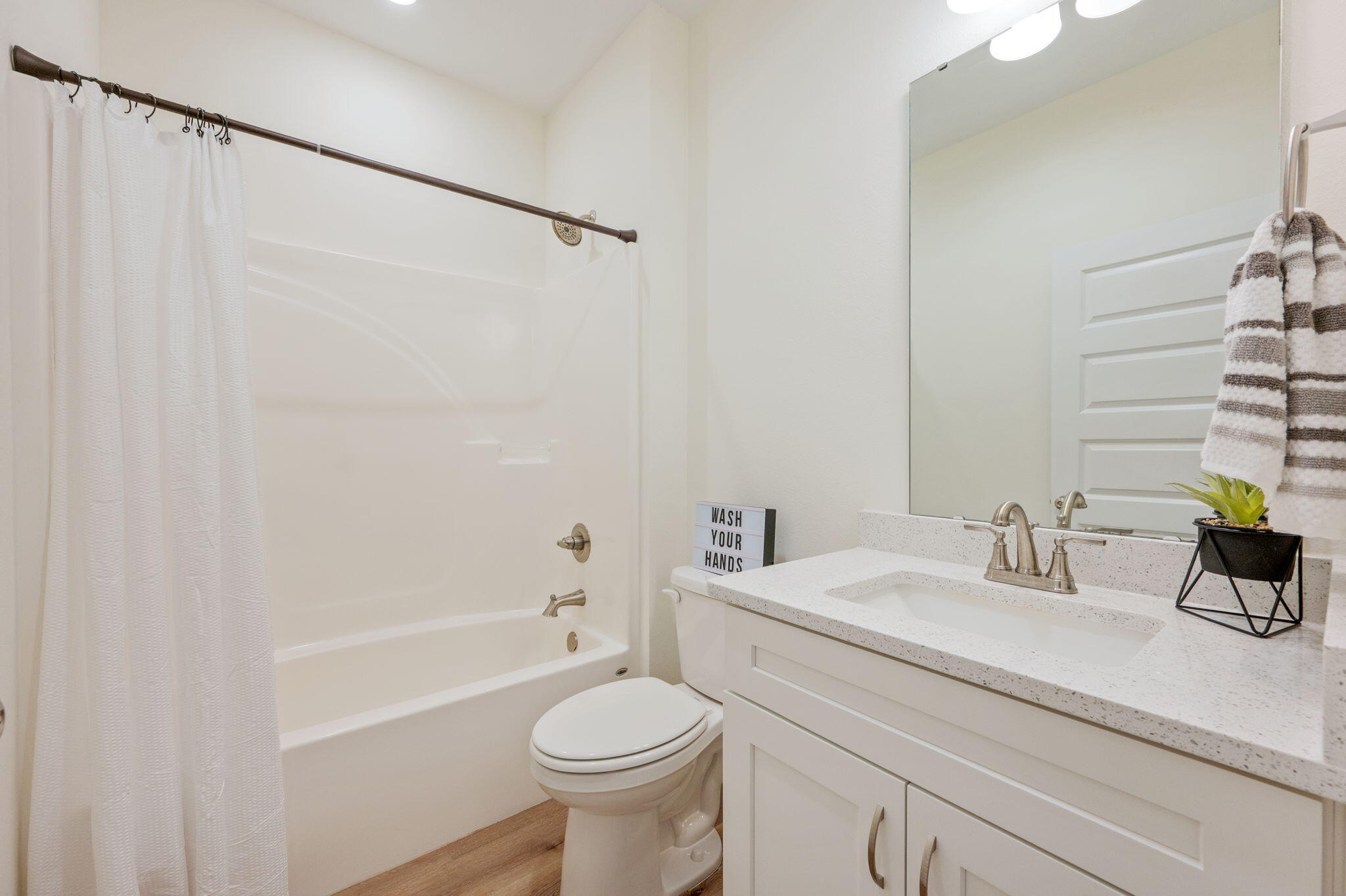 3105 Holley Drive Crestview, FL 32539 - Photo 23 of 33 Hall Bath