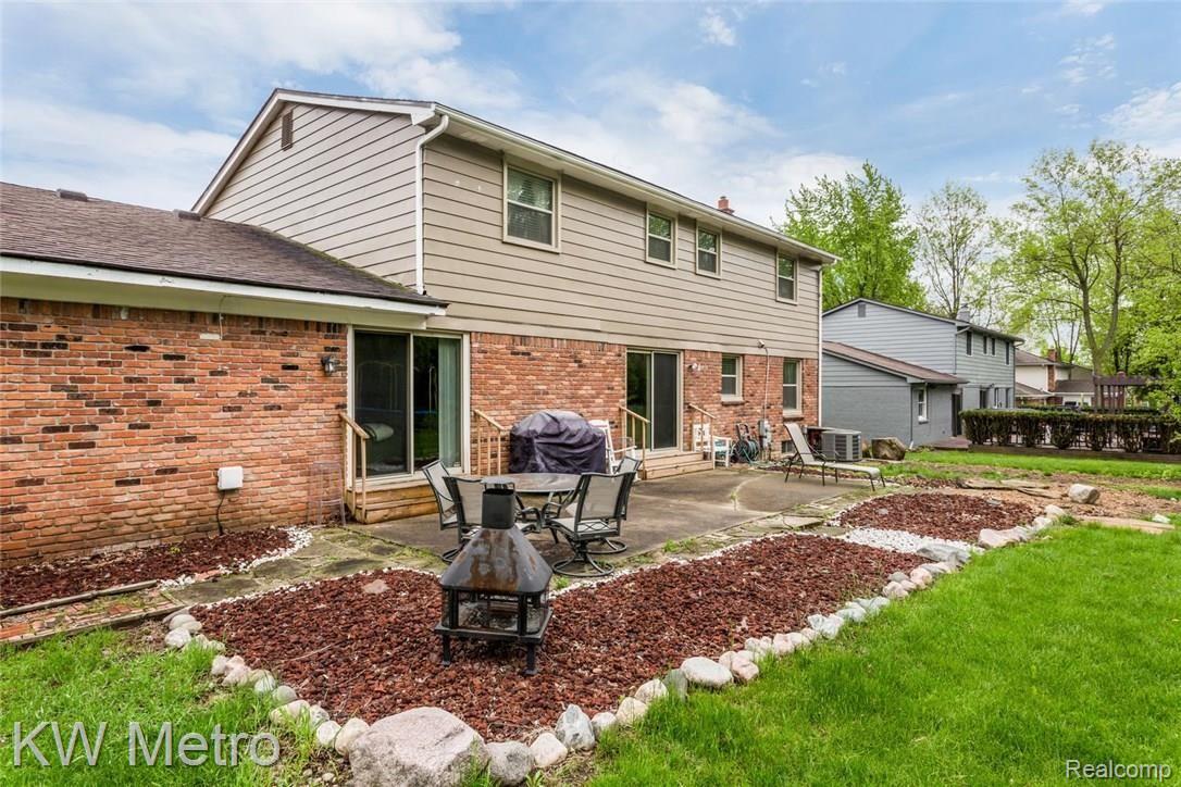 801 Bridgestone Drive Rochester, MI 48309 - Photo 28 of 29 Welcome Home to 801 Bridgestone.jpg