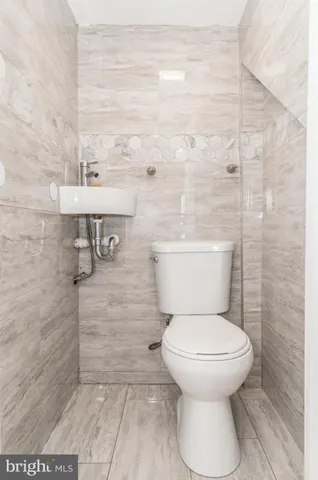 a bathroom with a toilet