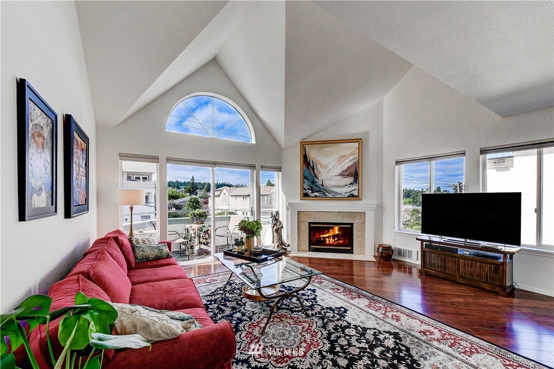 555 Walnut Street, Unit 9 Edmonds, WA 98020 - Photo 3 of 15 Gallery Image 3